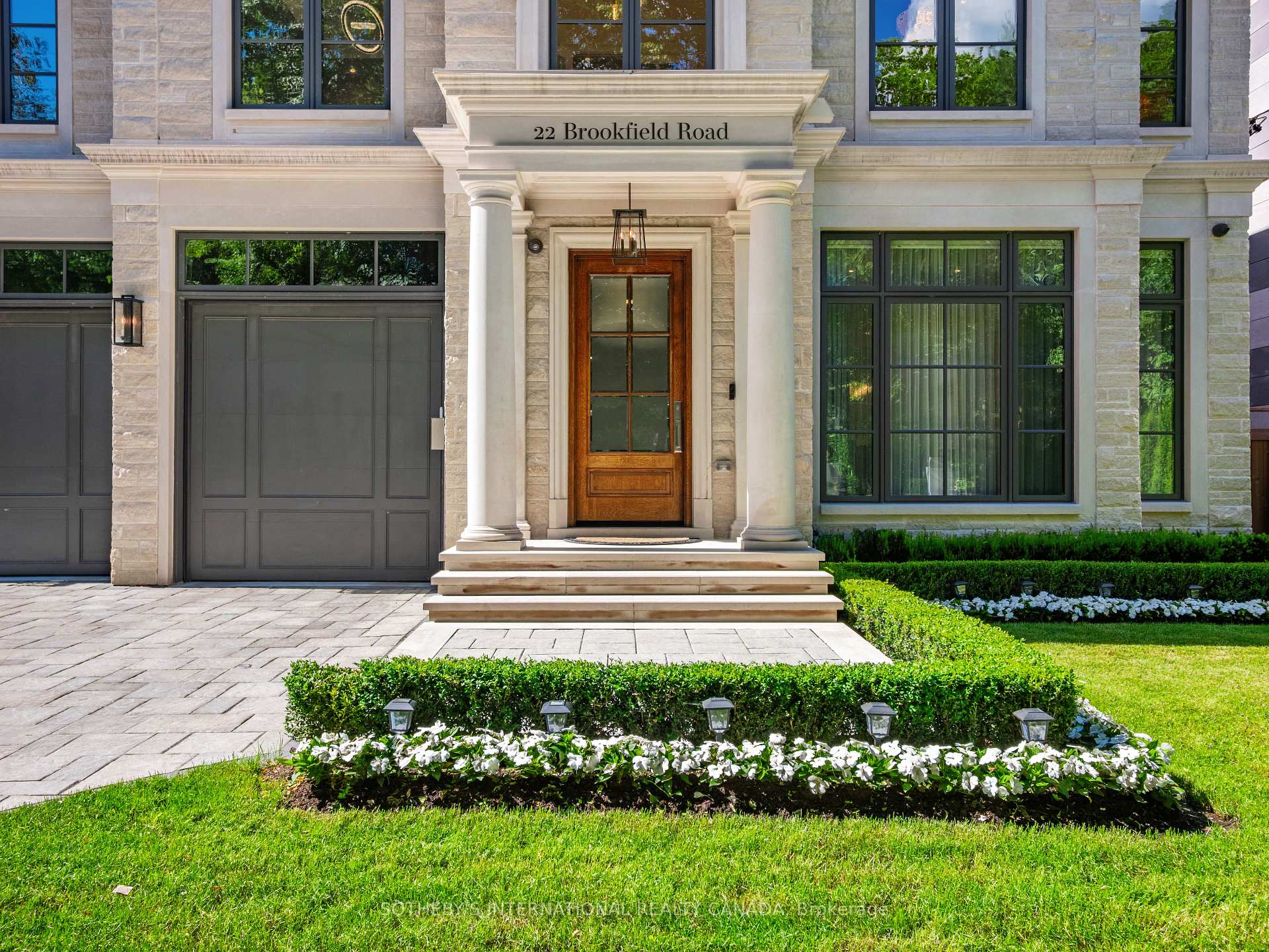 Photo 3 of 22 Brookfield Road, North York, Bridle Path-Sunnybrook-York Mills — HOMEH