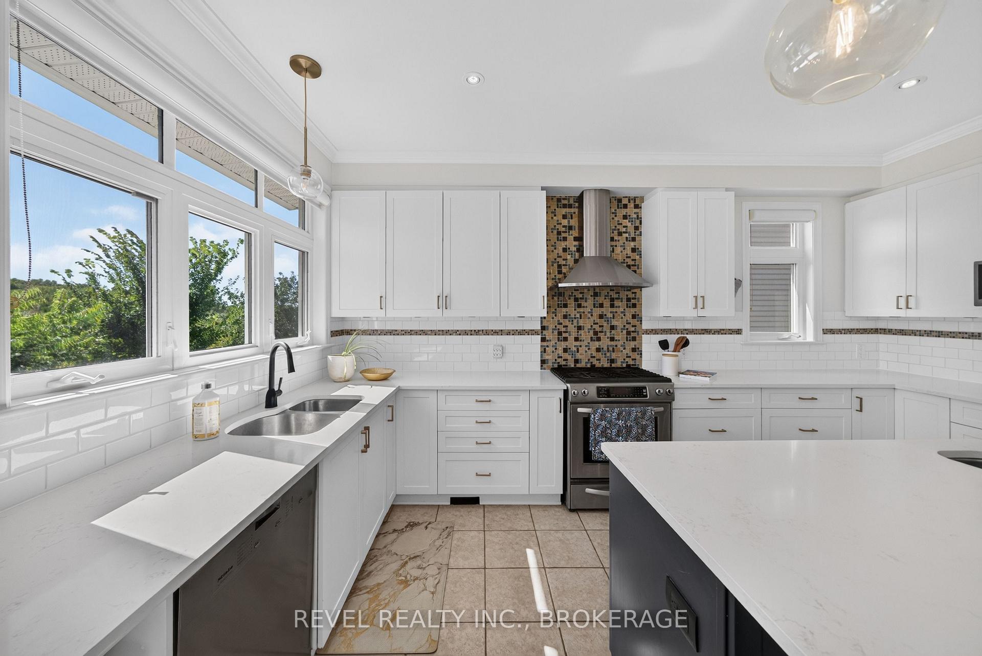 Photo 15 of 695 Fieldstone Drive, Kingston, Kingston East (Incl Barret Crt) — HOMEH