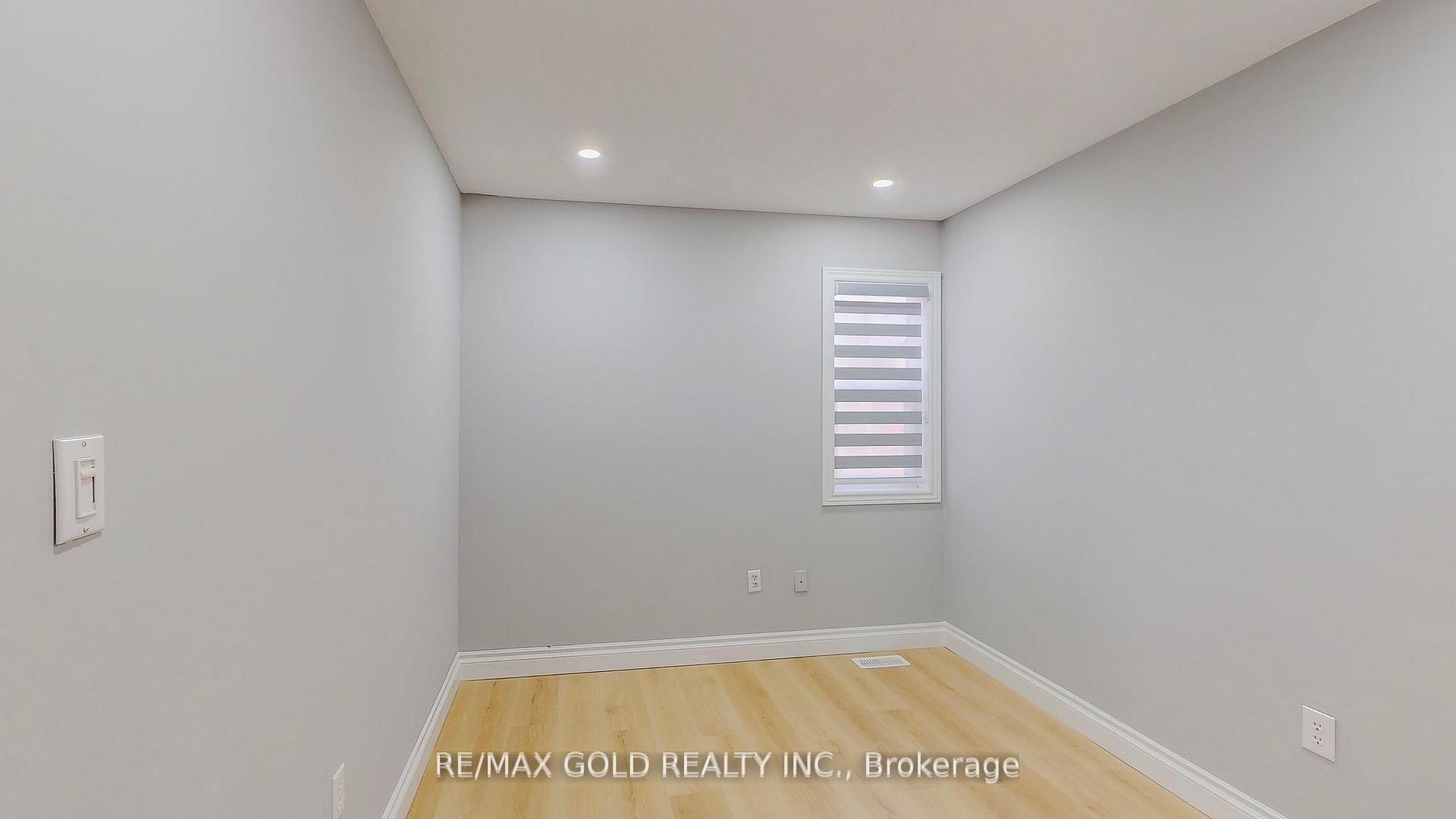 Photo 12 of 133 Wake Robin Drive, Kitchener, Larentian West — HOMEH