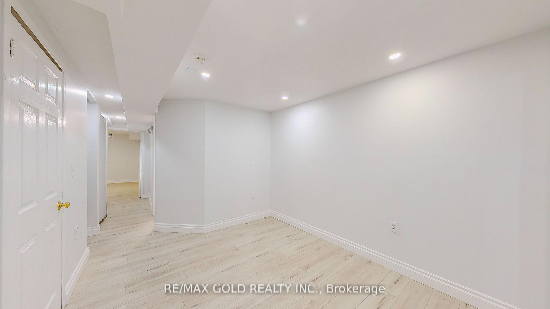 Photo 14 of 133 Wake Robin Drive, Kitchener, Larentian West — HOMEH