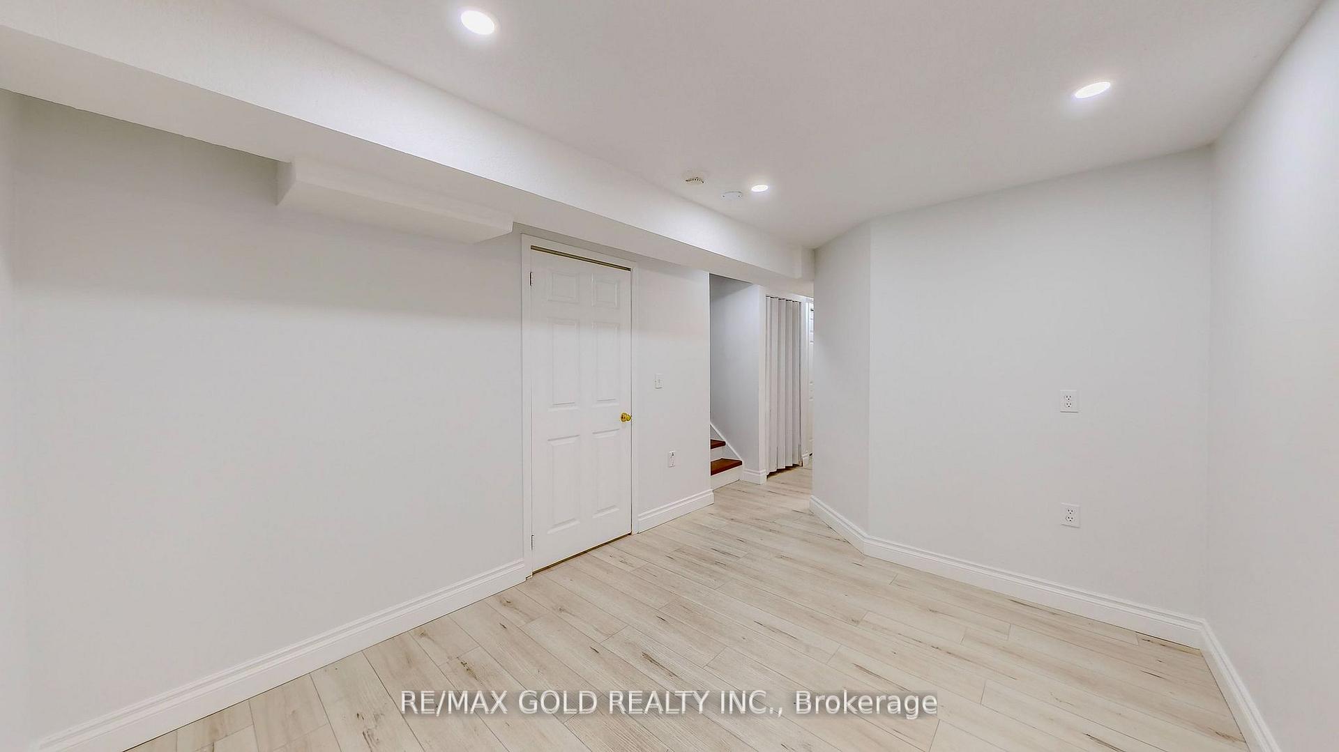 Photo 17 of 133 Wake Robin Drive, Kitchener, Larentian West — HOMEH