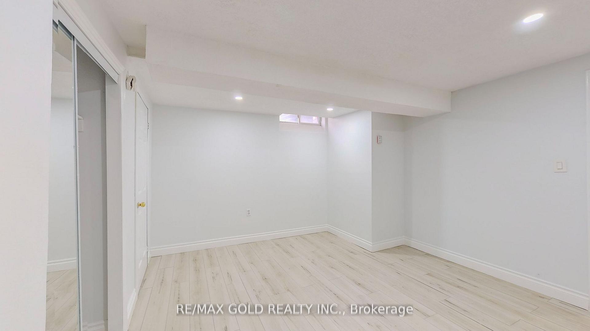 Photo 18 of 133 Wake Robin Drive, Kitchener, Larentian West — HOMEH
