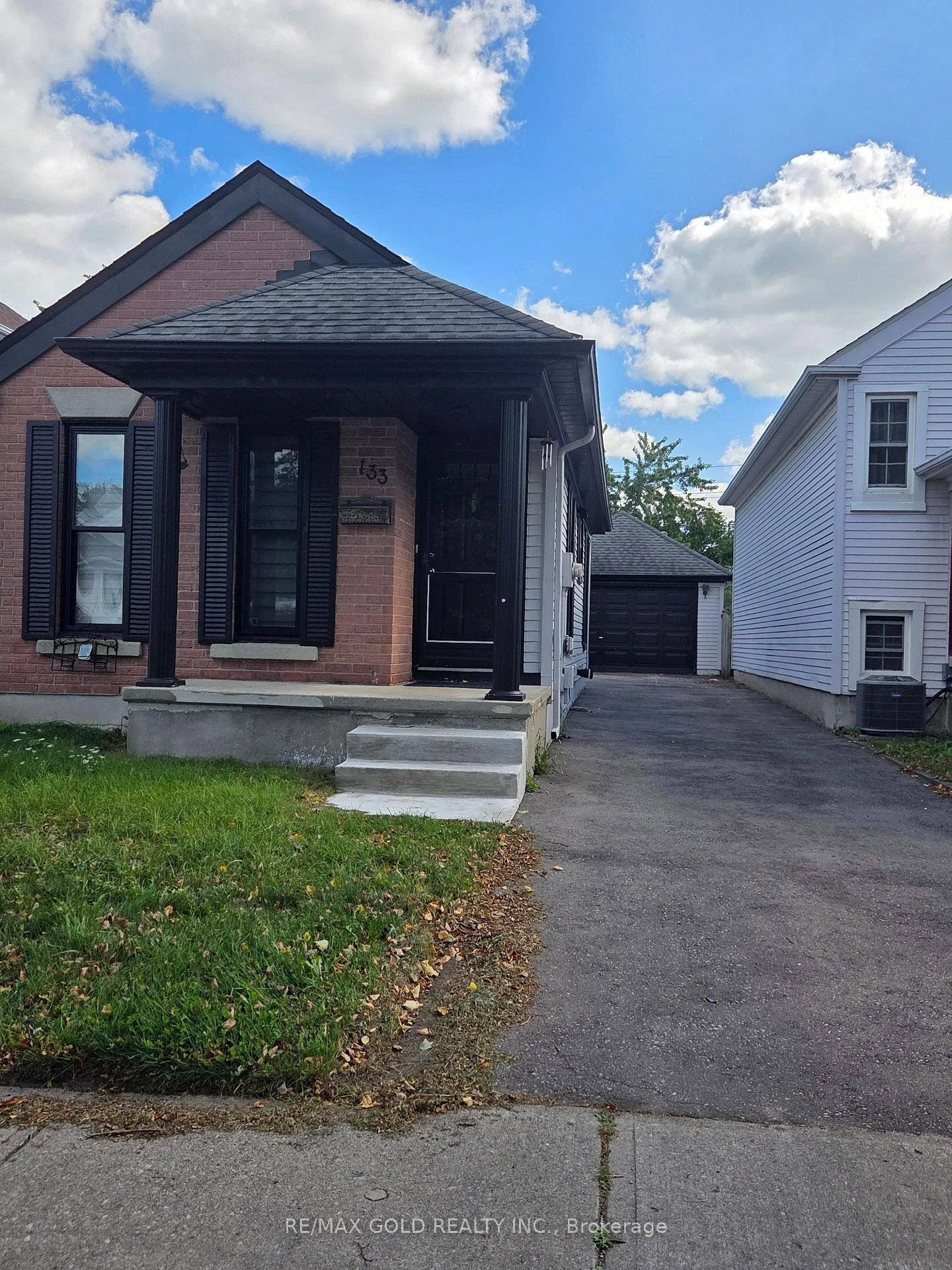 Photo 4 of 133 Wake Robin Drive, Kitchener, Larentian West — HOMEH