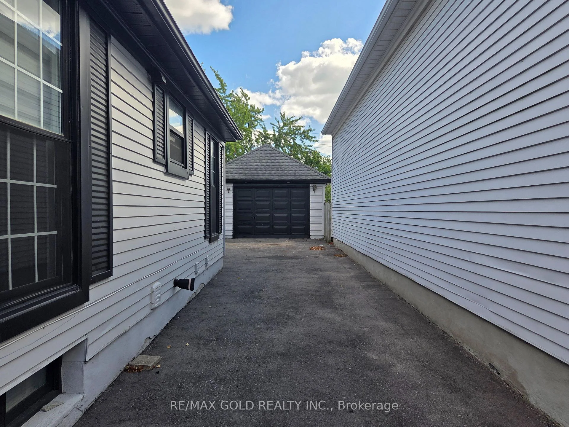 Photo 44 of 133 Wake Robin Drive, Kitchener, Larentian West — HOMEH