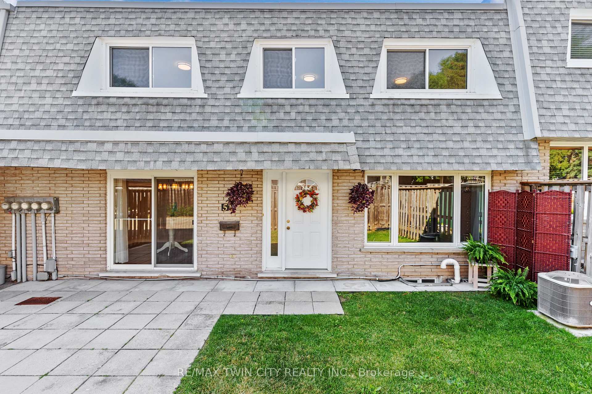 Photo 2 of Unit 51, 14 Williamsburg Road, Kitchener, Laurentian Hills — HOMEH