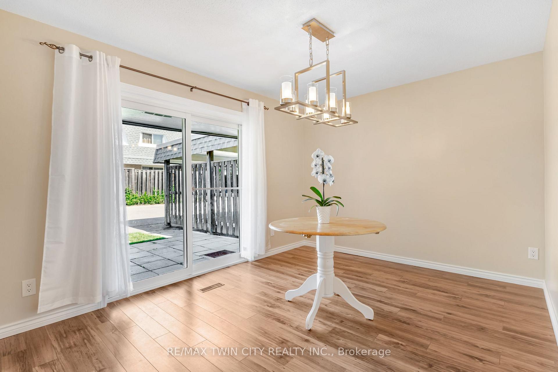 Photo 4 of Unit 51, 14 Williamsburg Road, Kitchener, Laurentian Hills — HOMEH