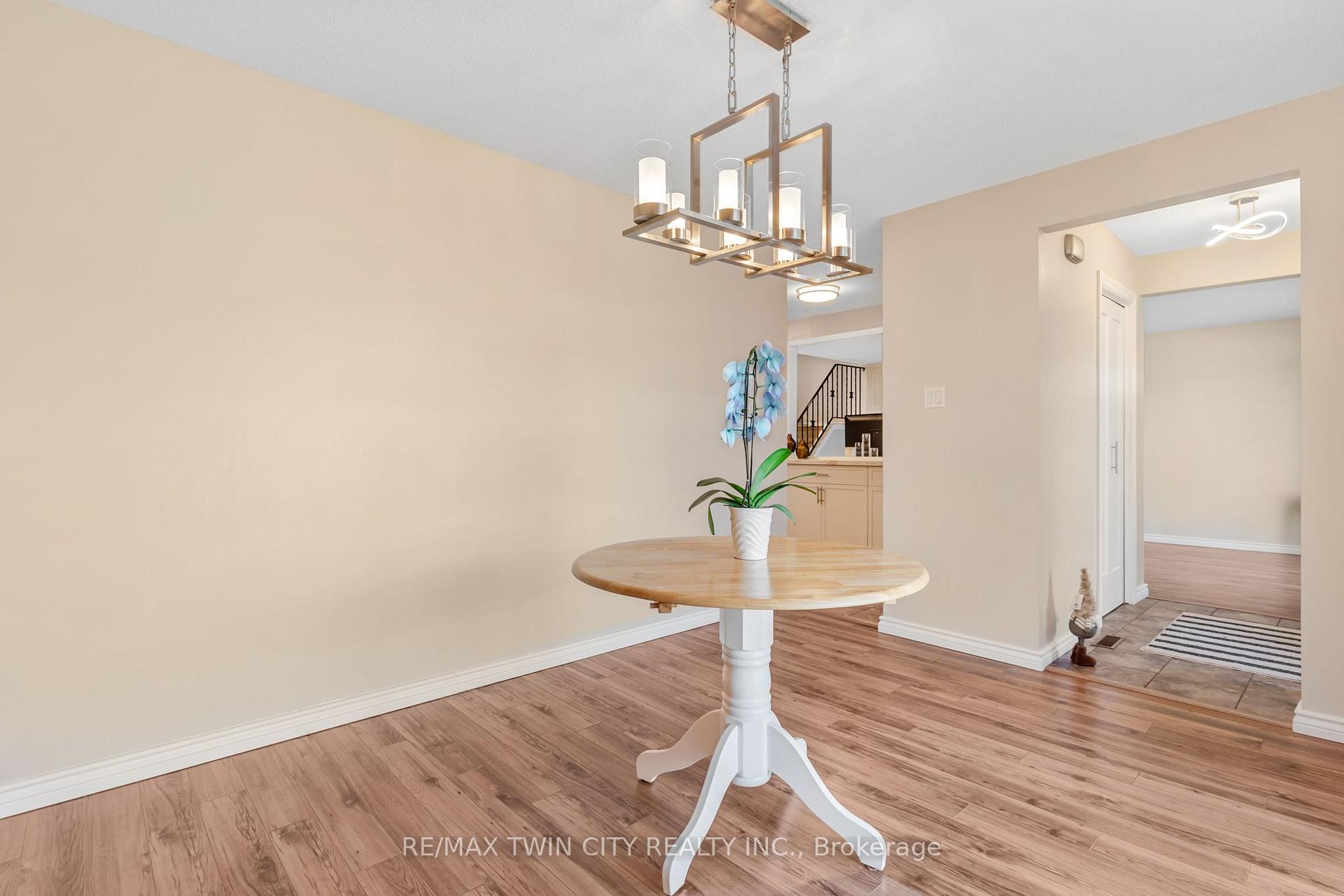 Photo 6 of Unit 51, 14 Williamsburg Road, Kitchener, Laurentian Hills — HOMEH