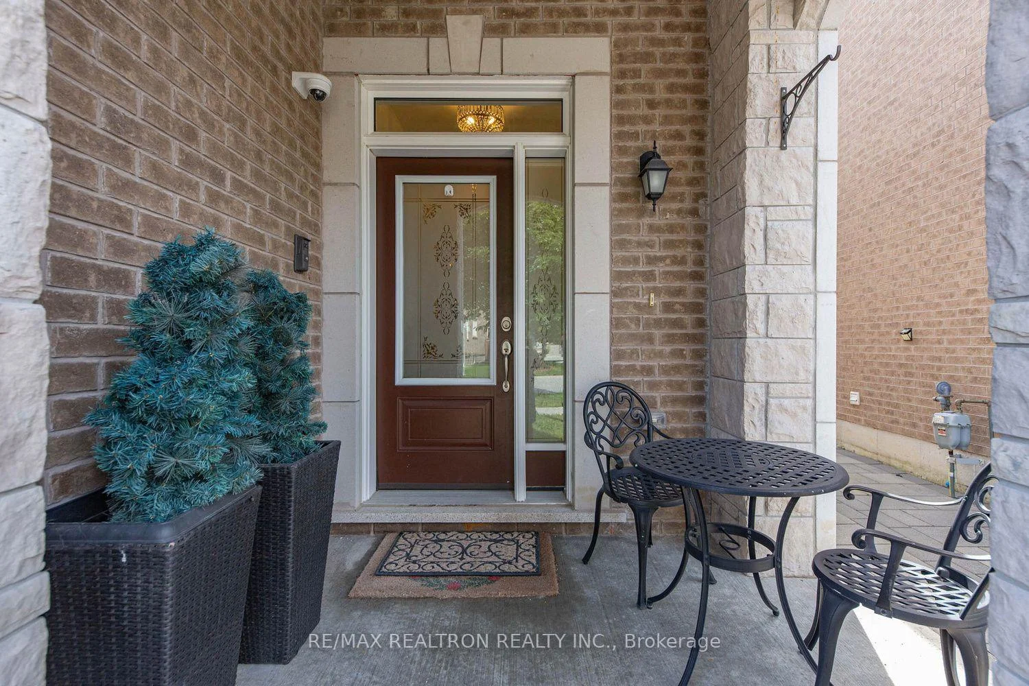 Photo 3 of 220 Degraaf Crescent, Aurora, Rural Aurora — HOMEH