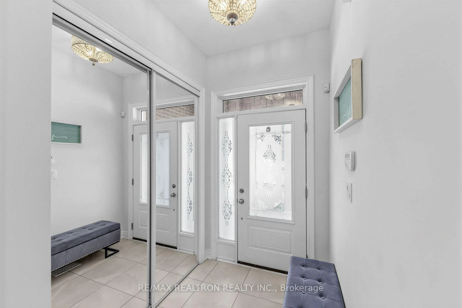 Photo 4 of 220 Degraaf Crescent, Aurora, Rural Aurora — HOMEH