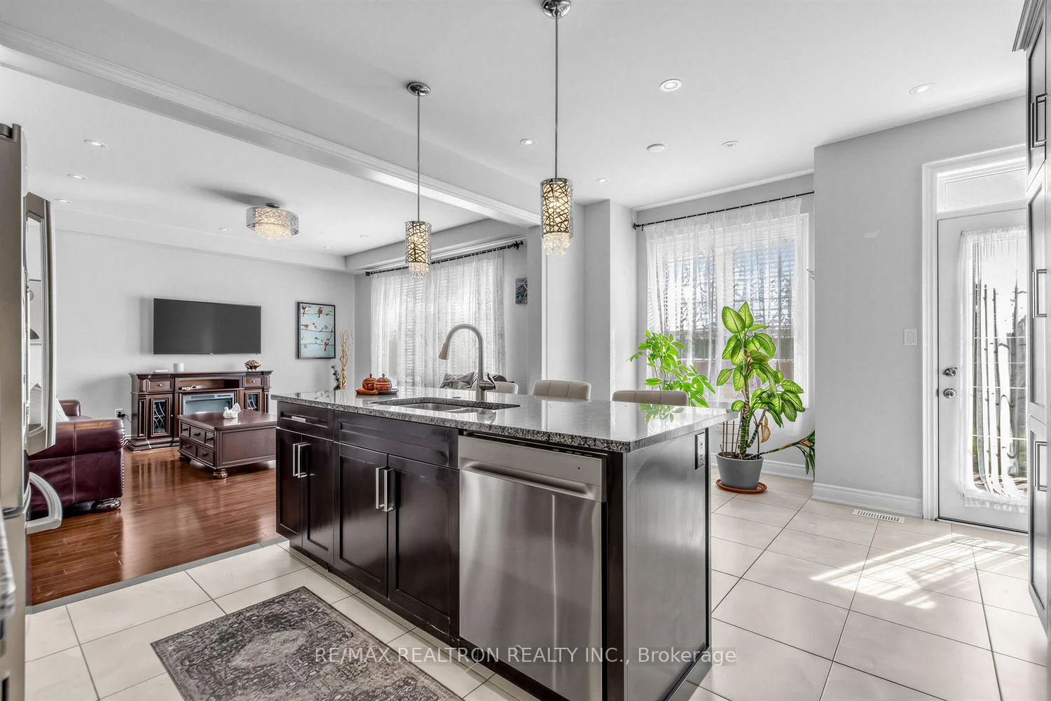 Photo 8 of 220 Degraaf Crescent, Aurora, Rural Aurora — HOMEH