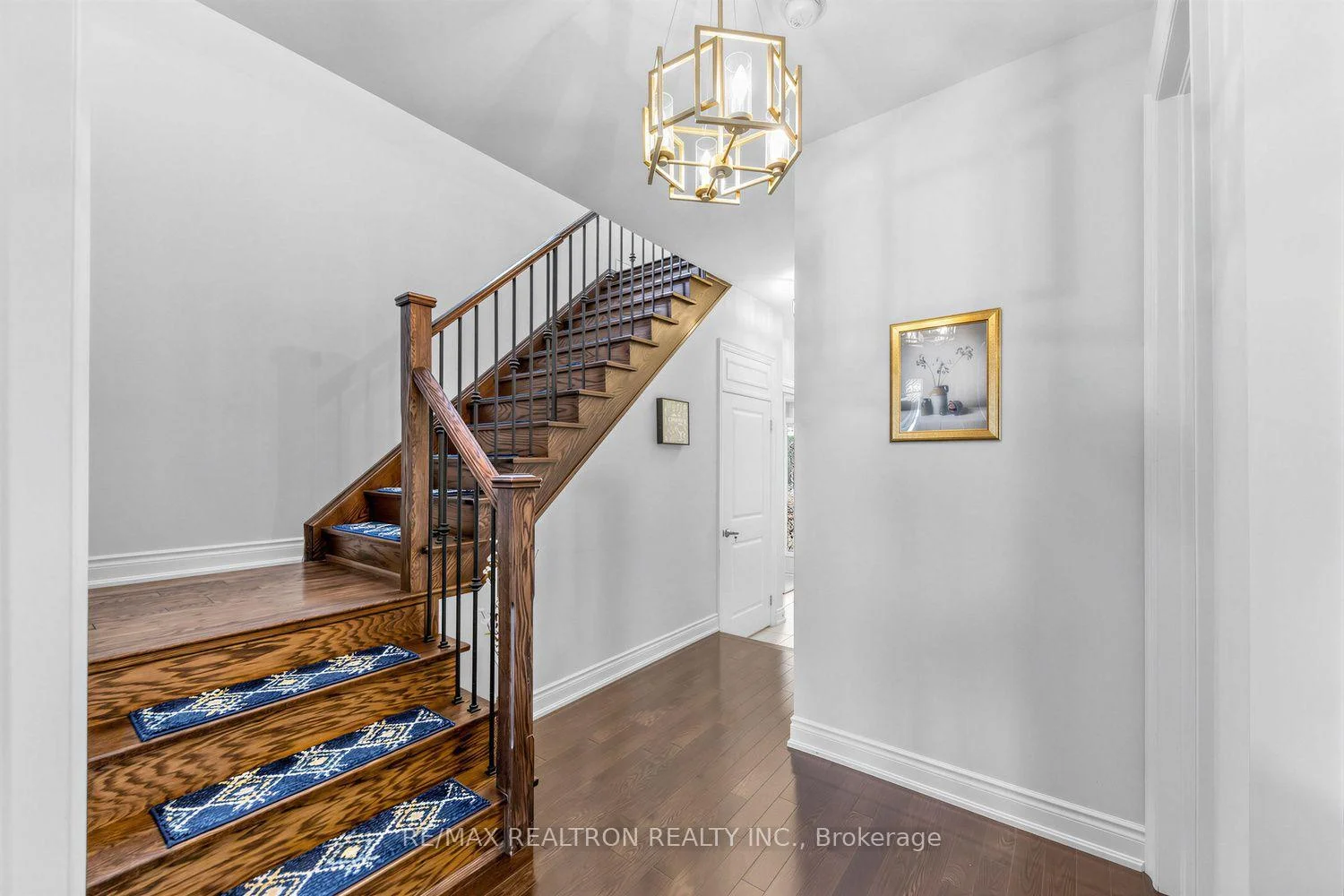 Photo 15 of 220 Degraaf Crescent, Aurora, Rural Aurora — HOMEH