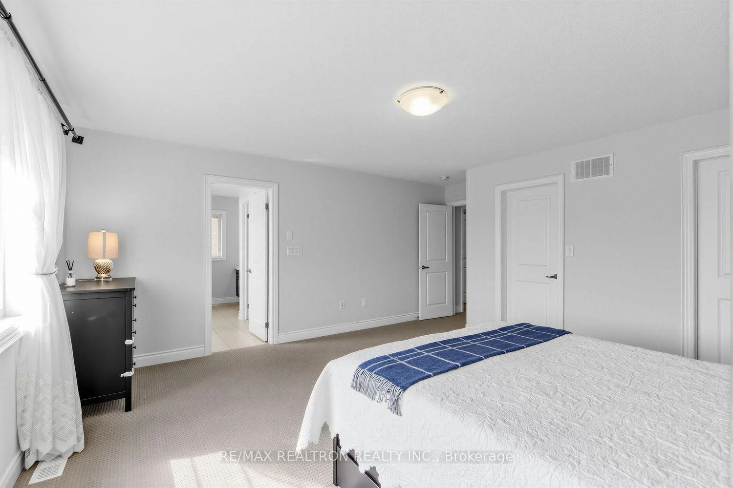 Photo 18 of 220 Degraaf Crescent, Aurora, Rural Aurora — HOMEH