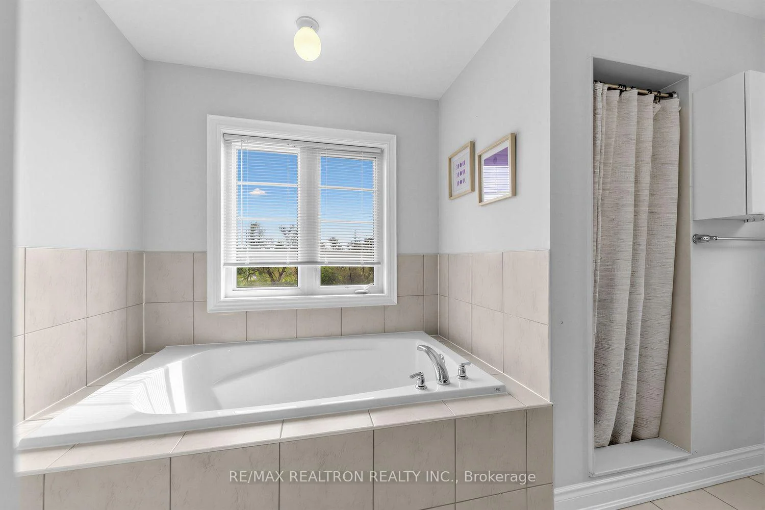 Photo 19 of 220 Degraaf Crescent, Aurora, Rural Aurora — HOMEH