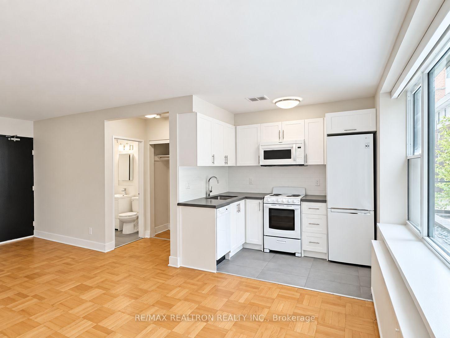 Photo 3 of Unit 108, 1545 Bathurst Street, Toronto, Forest Hill South — HOMEH