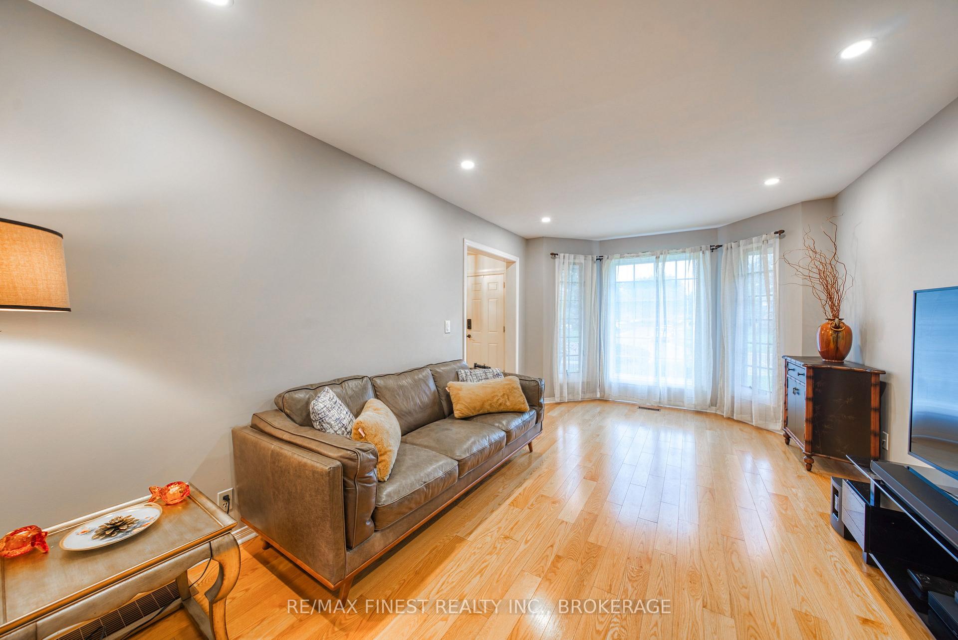Photo 6 of 719 Woodside Drive, Kingston, North of Taylor-Kidd Blvd — HOMEH