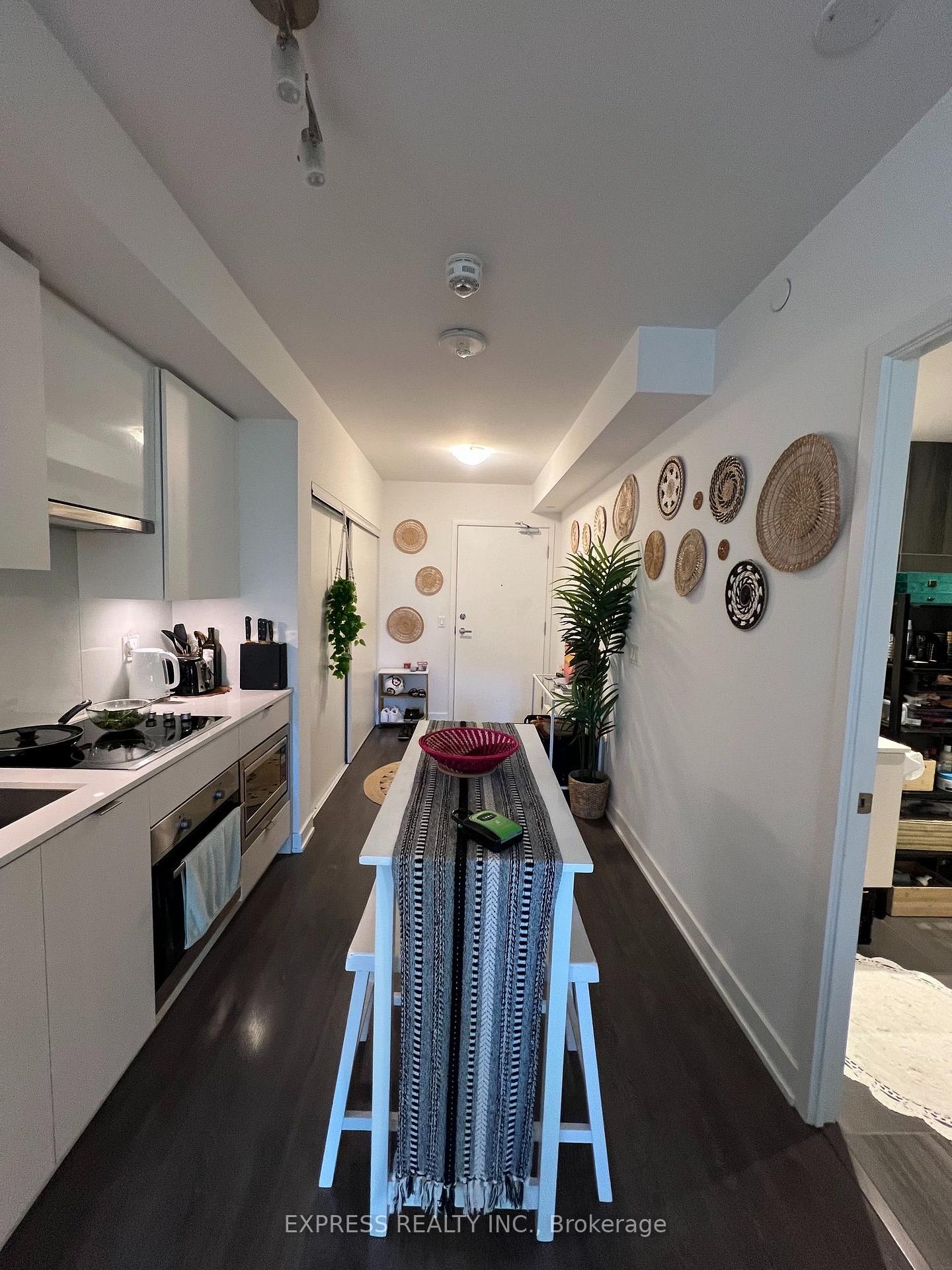 Photo 2 of Unit 1601, 99 Broadway Avenue, Toronto, Mount Pleasant West — HOMEH