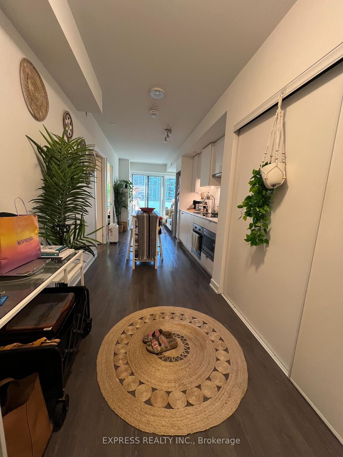 Photo 3 of Unit 1601, 99 Broadway Avenue, Toronto, Mount Pleasant West — HOMEH