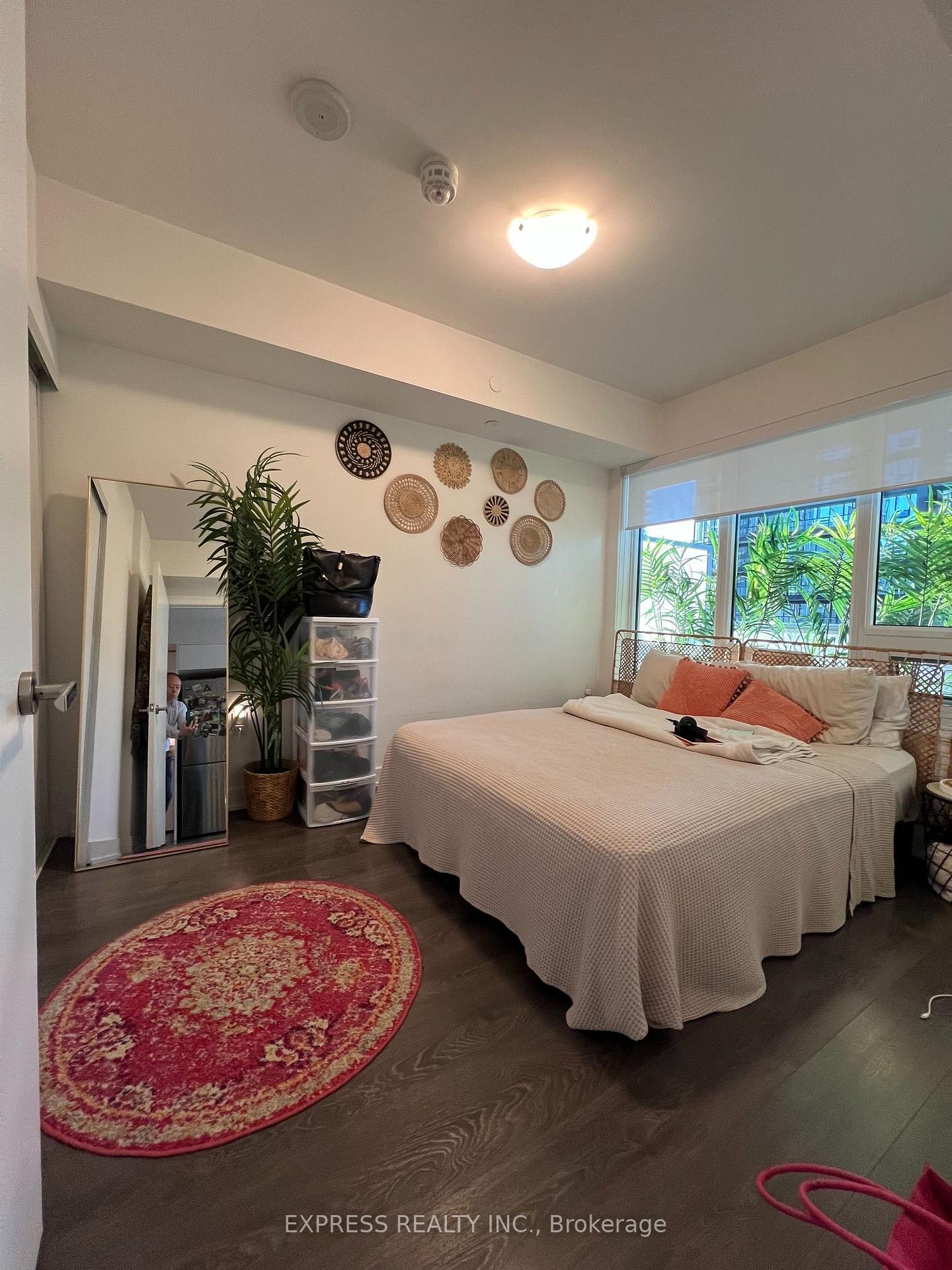Photo 5 of Unit 1601, 99 Broadway Avenue, Toronto, Mount Pleasant West — HOMEH