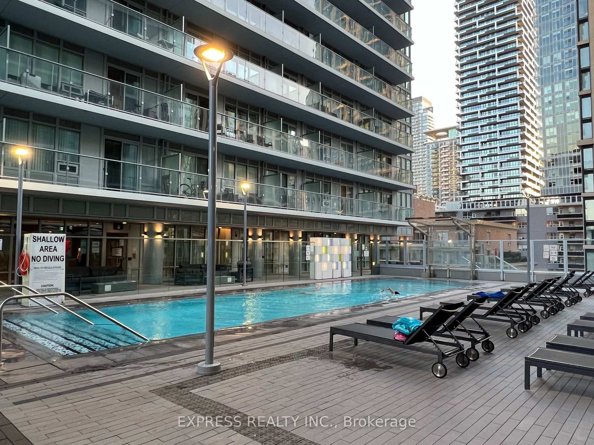 Photo 7 of Unit 1601, 99 Broadway Avenue, Toronto, Mount Pleasant West — HOMEH