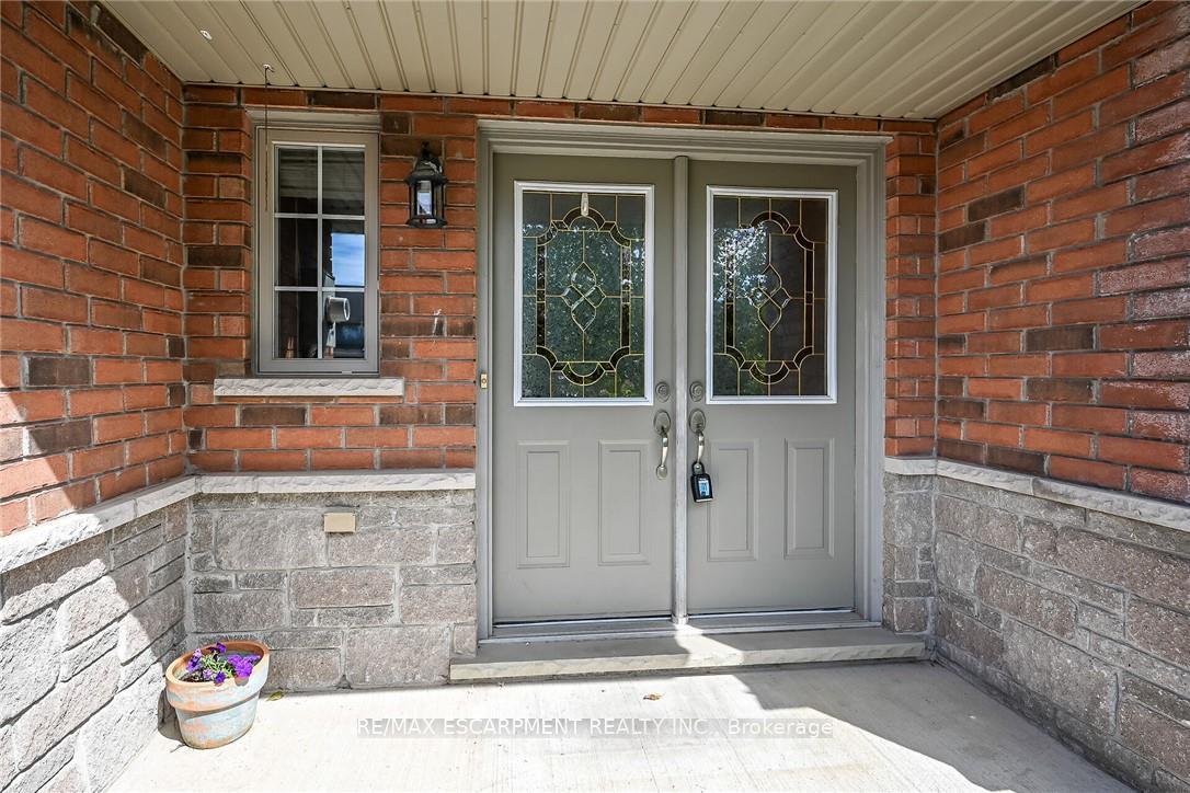 Photo 3 of 302 Southbrook Drive, Hamilton, Binbrook — HOMEH