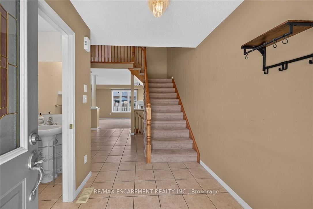Photo 4 of 302 Southbrook Drive, Hamilton, Binbrook — HOMEH