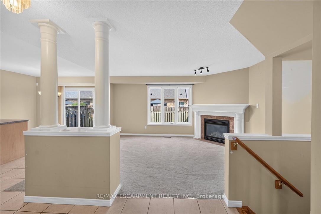 Photo 6 of 302 Southbrook Drive, Hamilton, Binbrook — HOMEH