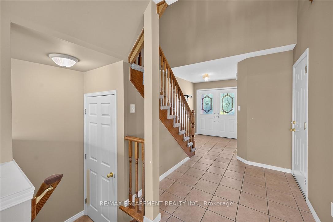 Photo 7 of 302 Southbrook Drive, Hamilton, Binbrook — HOMEH