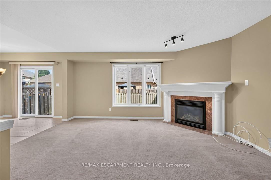 Photo 8 of 302 Southbrook Drive, Hamilton, Binbrook — HOMEH