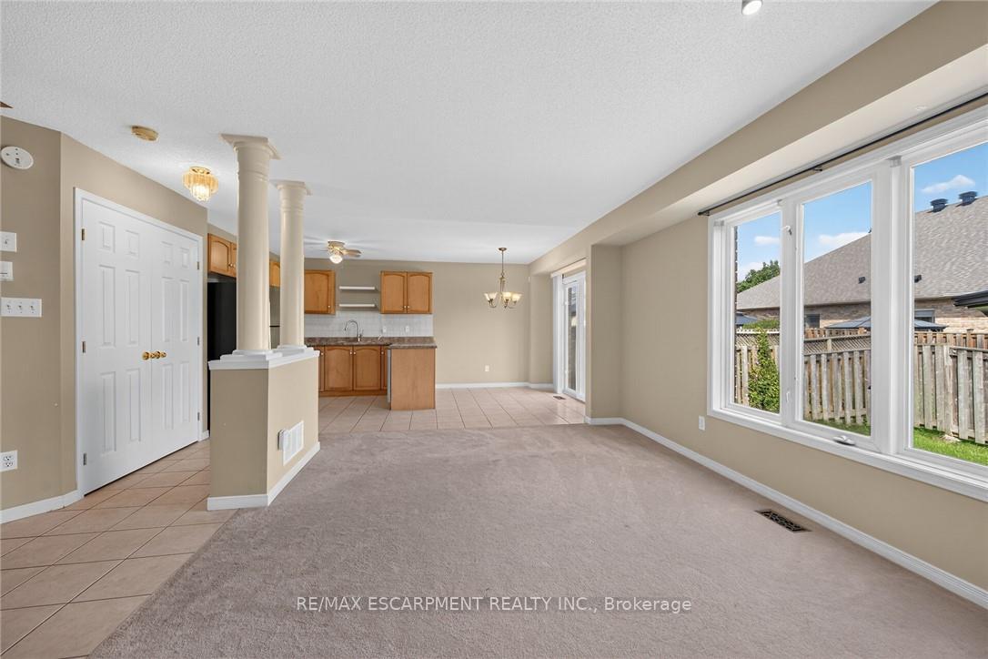 Photo 10 of 302 Southbrook Drive, Hamilton, Binbrook — HOMEH