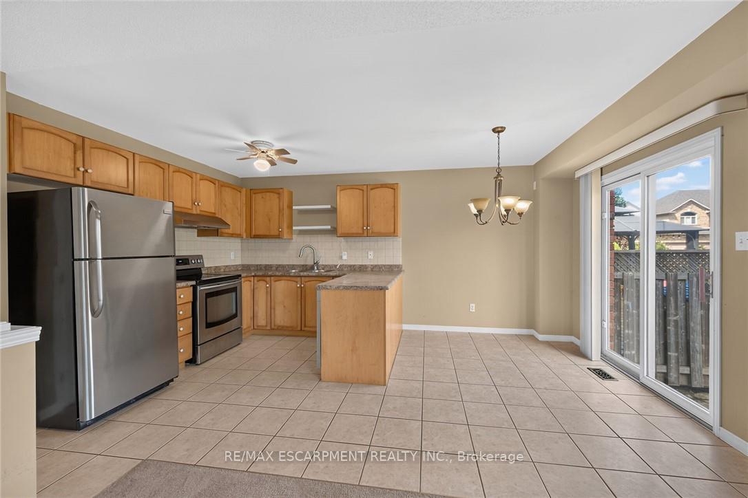 Photo 14 of 302 Southbrook Drive, Hamilton, Binbrook — HOMEH