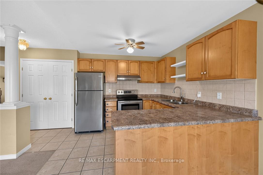 Photo 15 of 302 Southbrook Drive, Hamilton, Binbrook — HOMEH