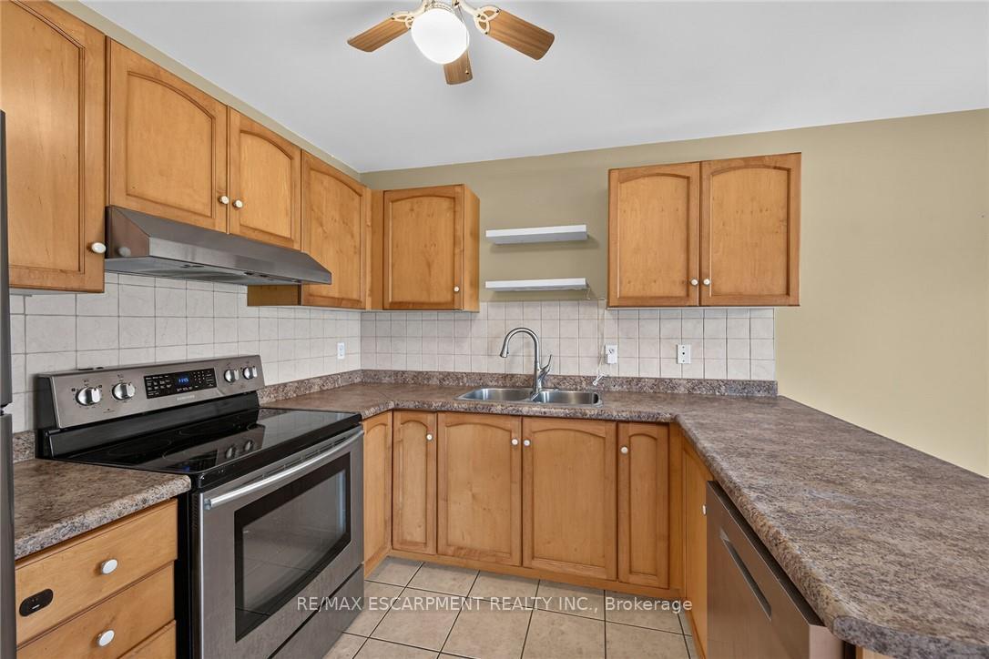 Photo 16 of 302 Southbrook Drive, Hamilton, Binbrook — HOMEH