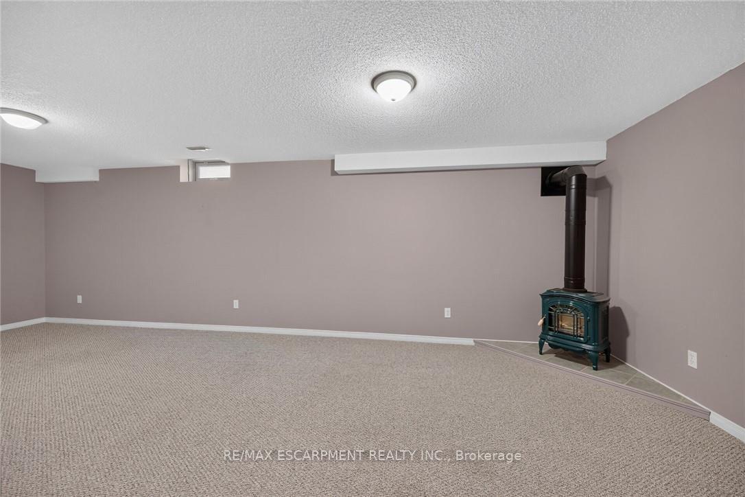 Photo 32 of 302 Southbrook Drive, Hamilton, Binbrook — HOMEH