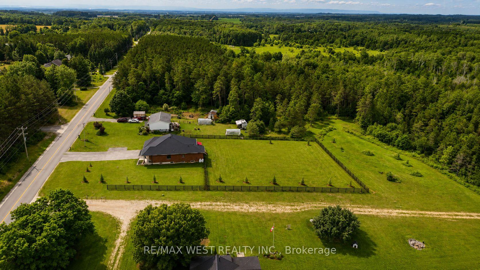 Photo 3 of 4098 Concession 12 Sunnidale Road, Clearview, Rural Clearview — HOMEH
