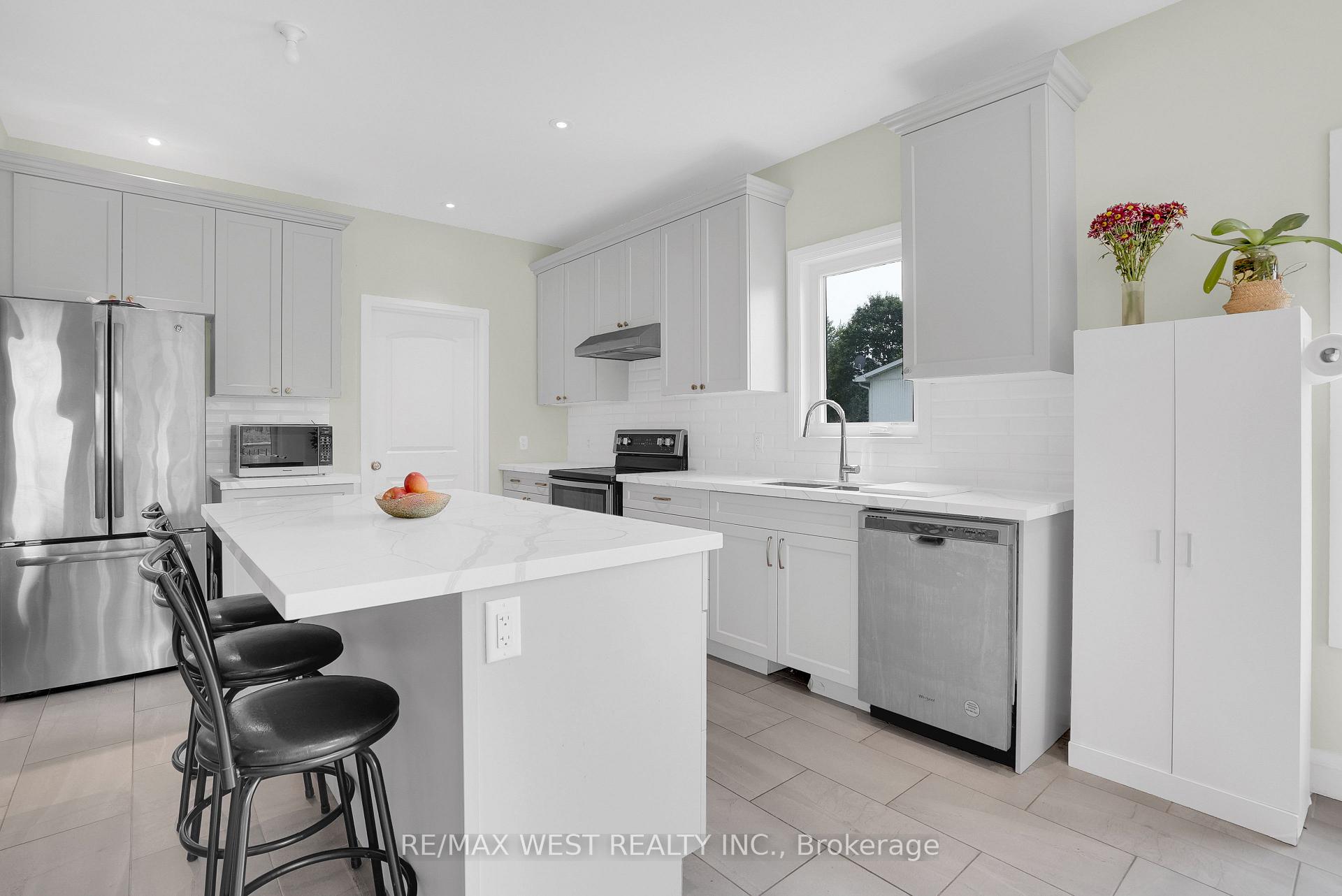 Photo 6 of 4098 Concession 12 Sunnidale Road, Clearview, Rural Clearview — HOMEH