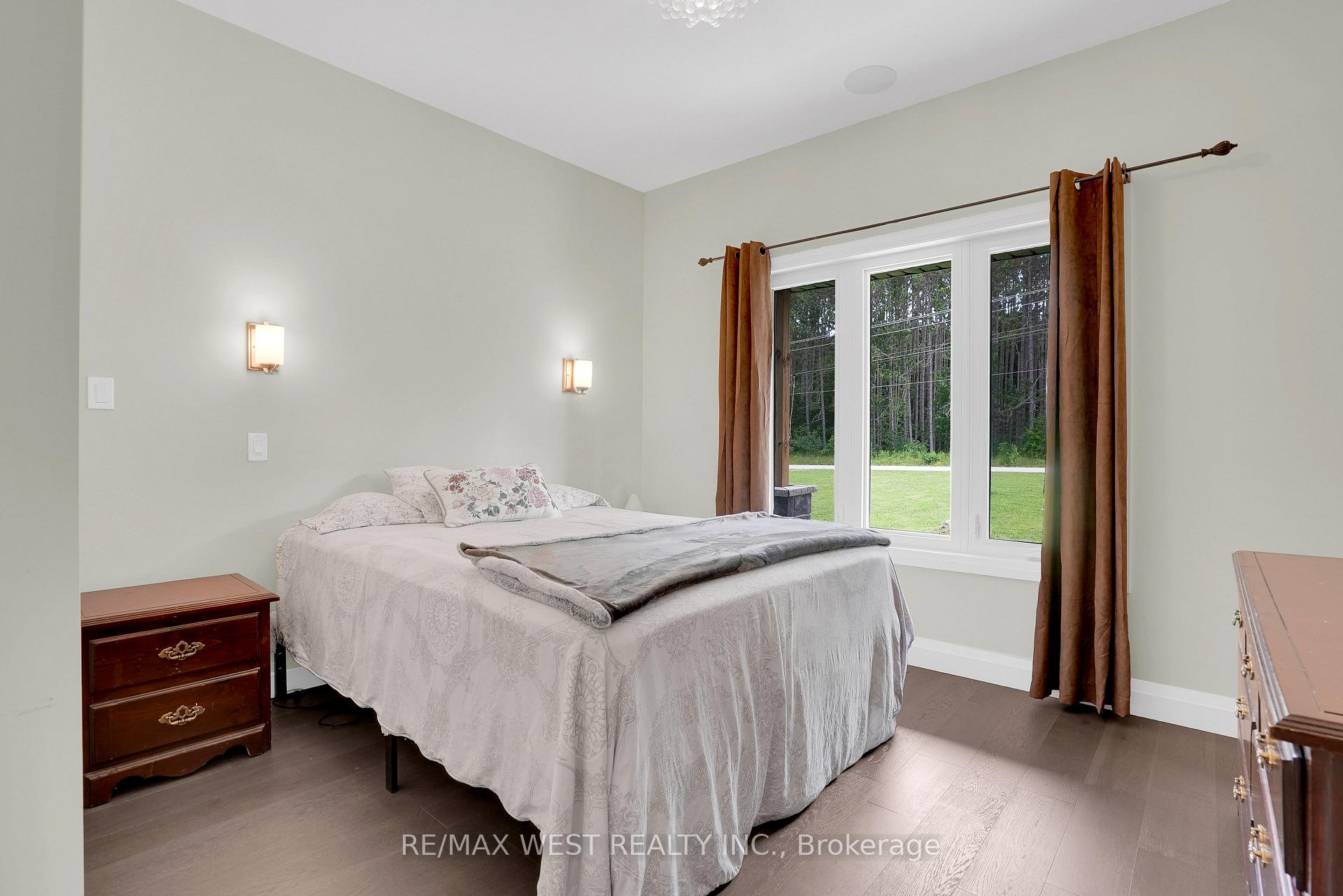 Photo 10 of 4098 Concession 12 Sunnidale Road, Clearview, Rural Clearview — HOMEH