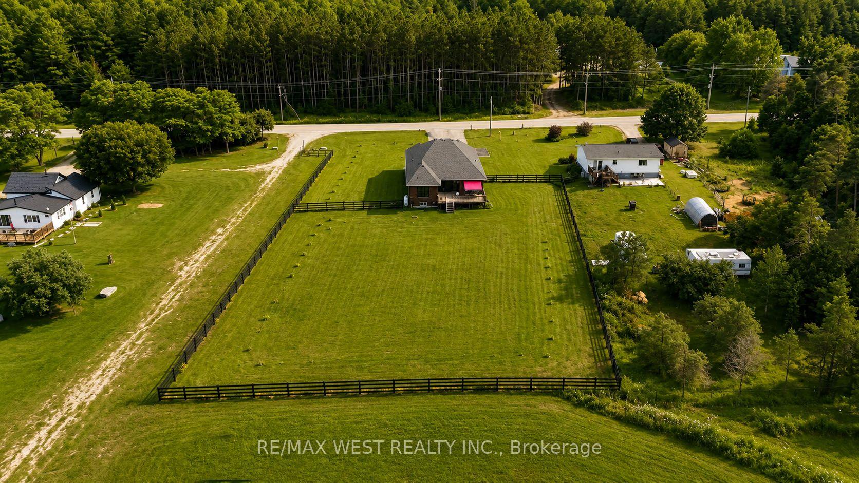 Photo 16 of 4098 Concession 12 Sunnidale Road, Clearview, Rural Clearview — HOMEH