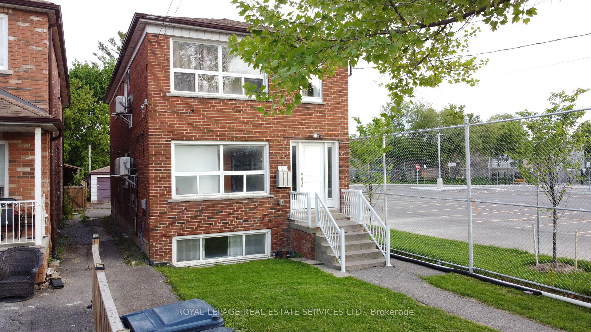 Photo 2 of 11 Dennis Avenue, North York, Mount Dennis — HOMEH