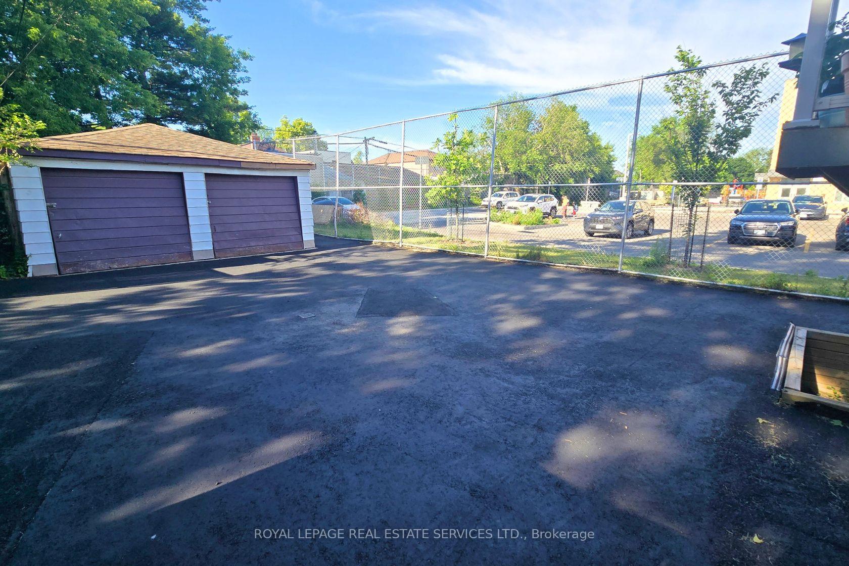 Photo 15 of 11 Dennis Avenue, North York, Mount Dennis — HOMEH