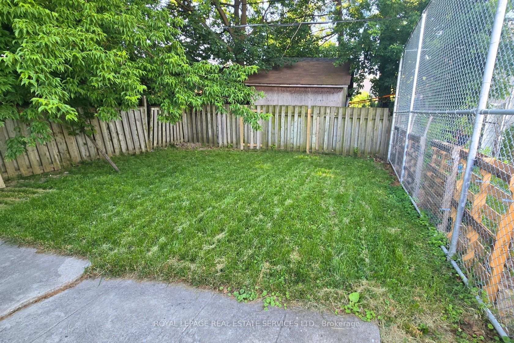 Photo 16 of 11 Dennis Avenue, North York, Mount Dennis — HOMEH