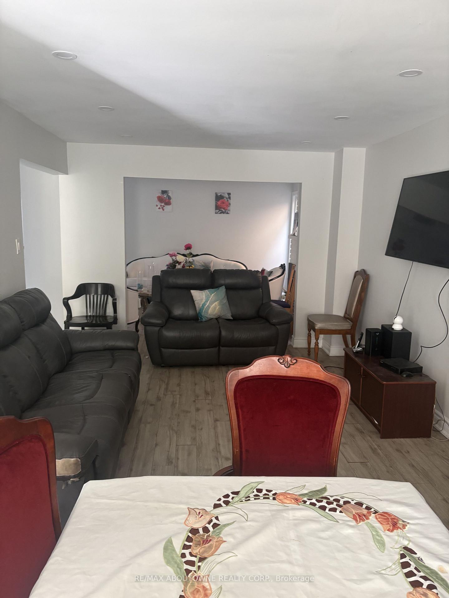 Photo 3 of Unit Upper, 14 Charcoal Drive, Scarborough, Highland Creek — HOMEH