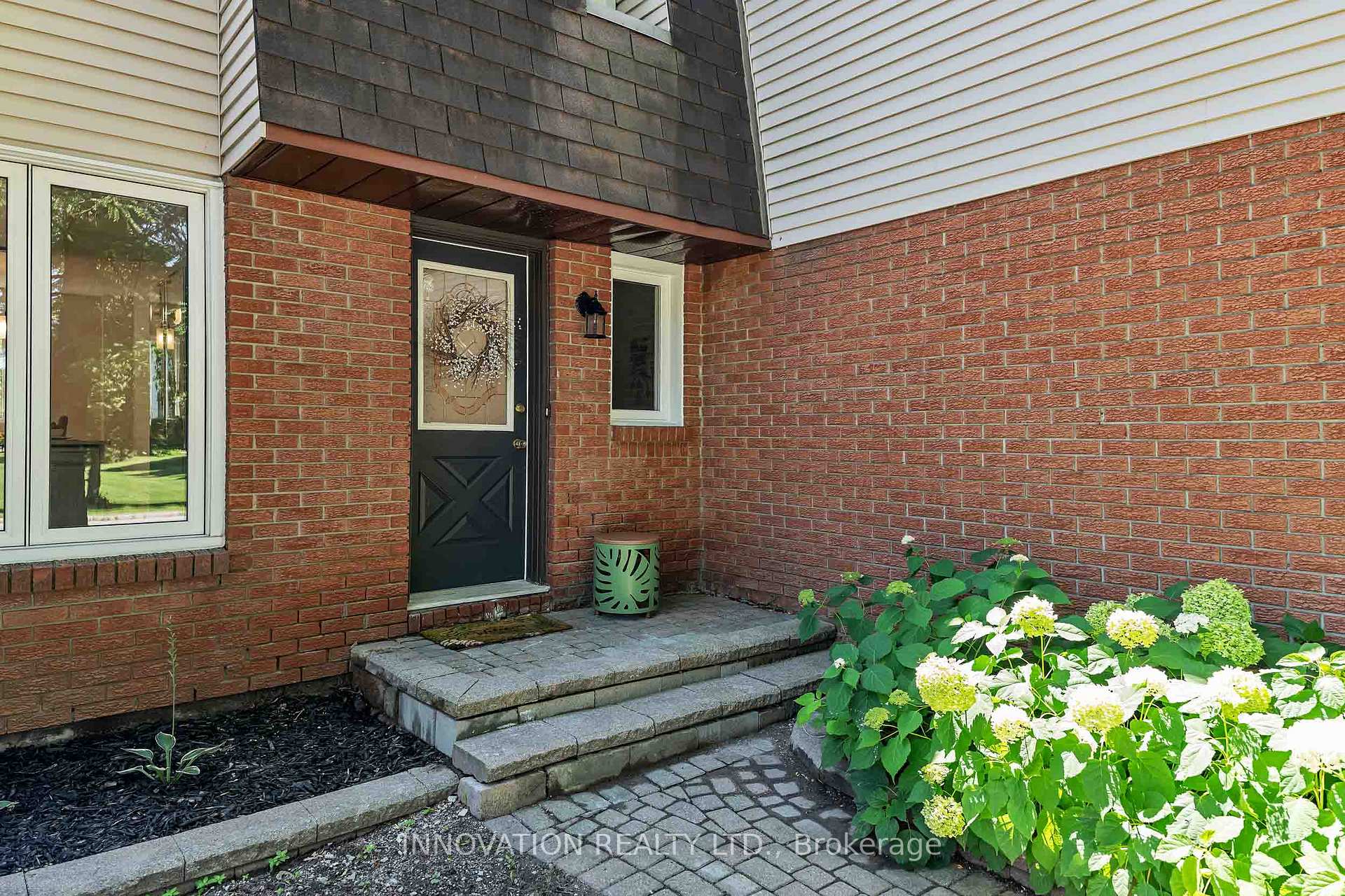 Photo 3 of 33 Exeter Drive, Ottawa, Barrhaven - On the Green — HOMEH