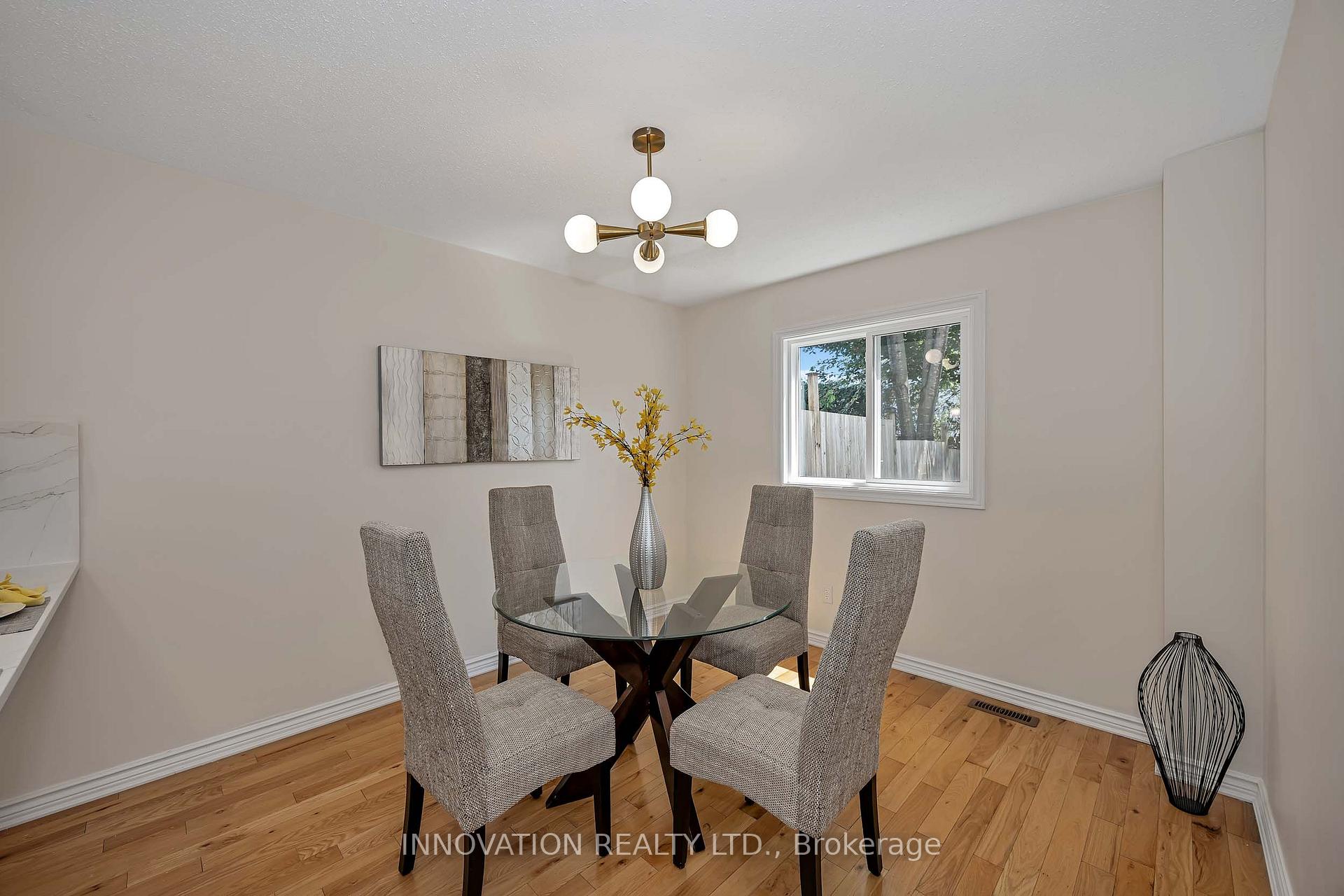 Photo 11 of 33 Exeter Drive, Ottawa, Barrhaven - On the Green — HOMEH