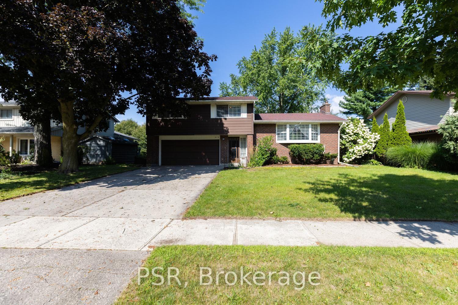 Photo 2 of 68 Halliwell Drive, Kitchener, Heritage Park - Kitchener — HOMEH