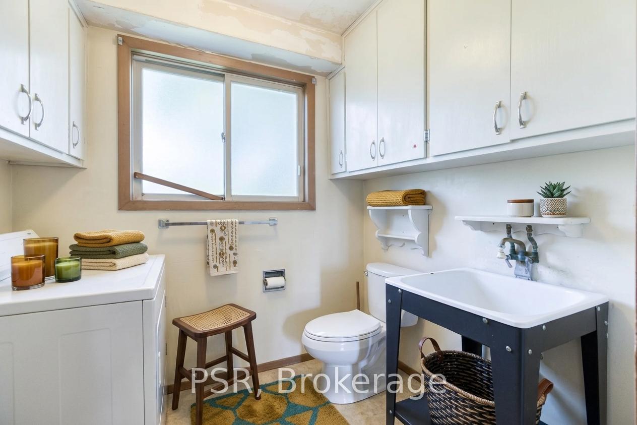 Photo 15 of 68 Halliwell Drive, Kitchener, Heritage Park - Kitchener — HOMEH