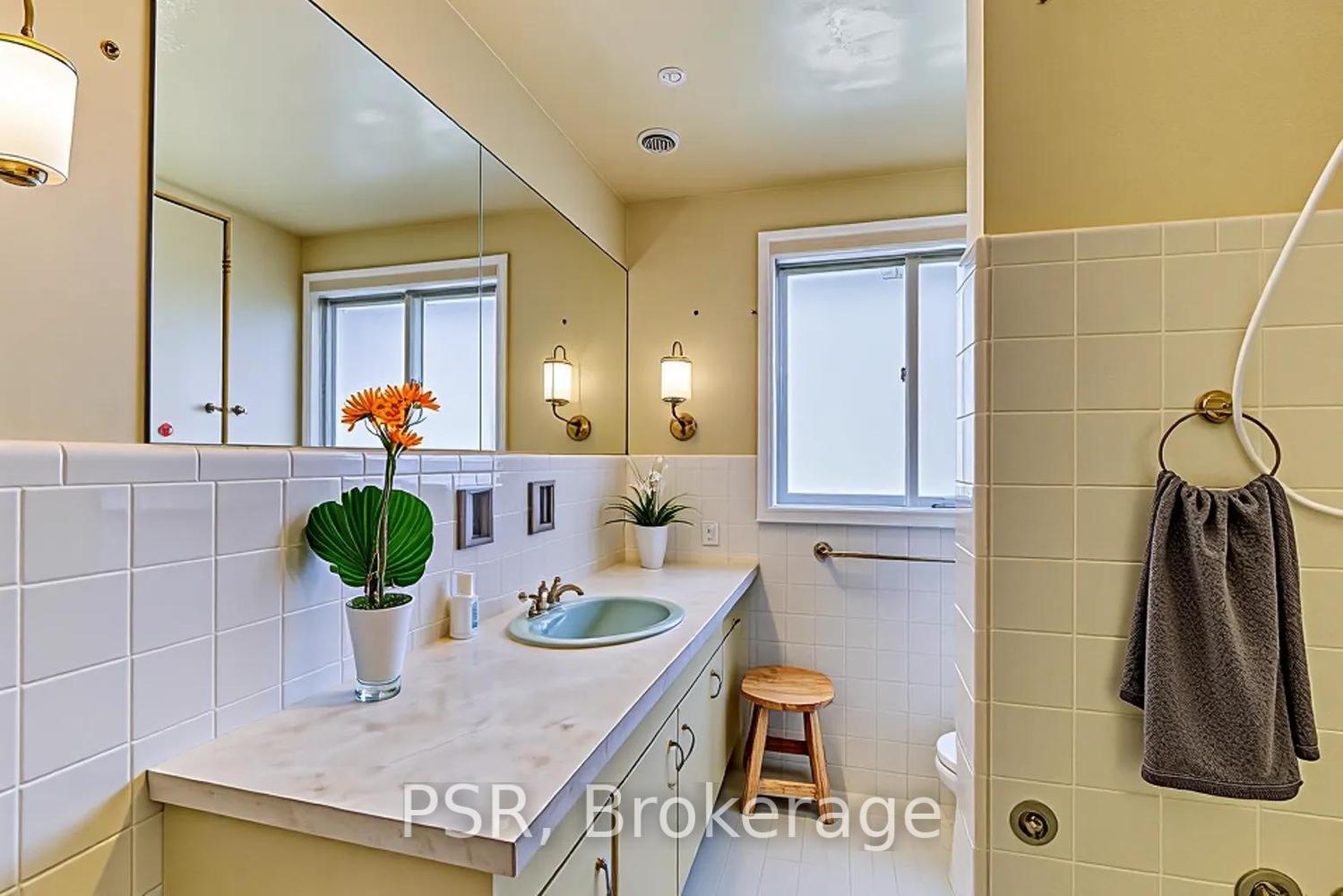 Photo 20 of 68 Halliwell Drive, Kitchener, Heritage Park - Kitchener — HOMEH