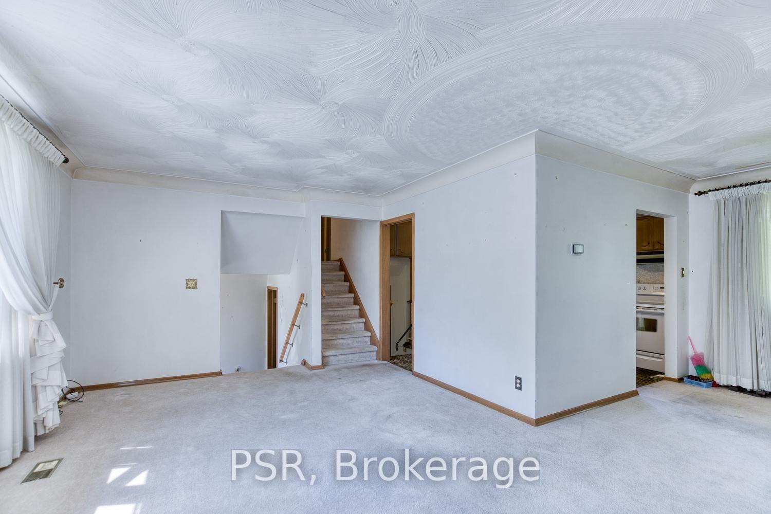 Photo 24 of 68 Halliwell Drive, Kitchener, Heritage Park - Kitchener — HOMEH