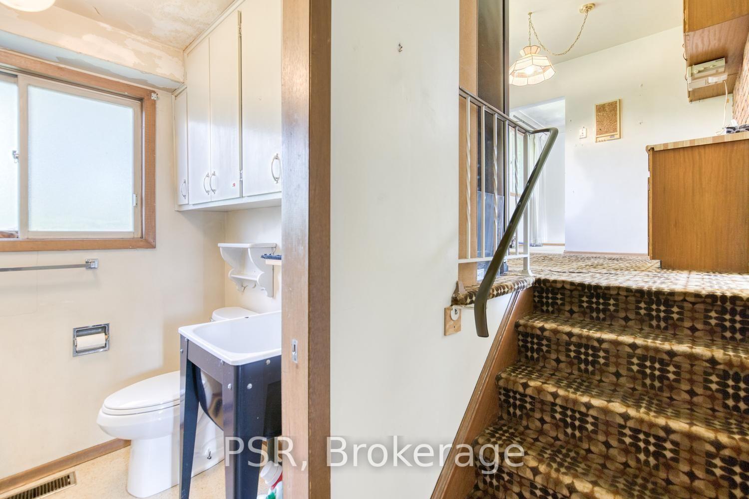 Photo 35 of 68 Halliwell Drive, Kitchener, Heritage Park - Kitchener — HOMEH