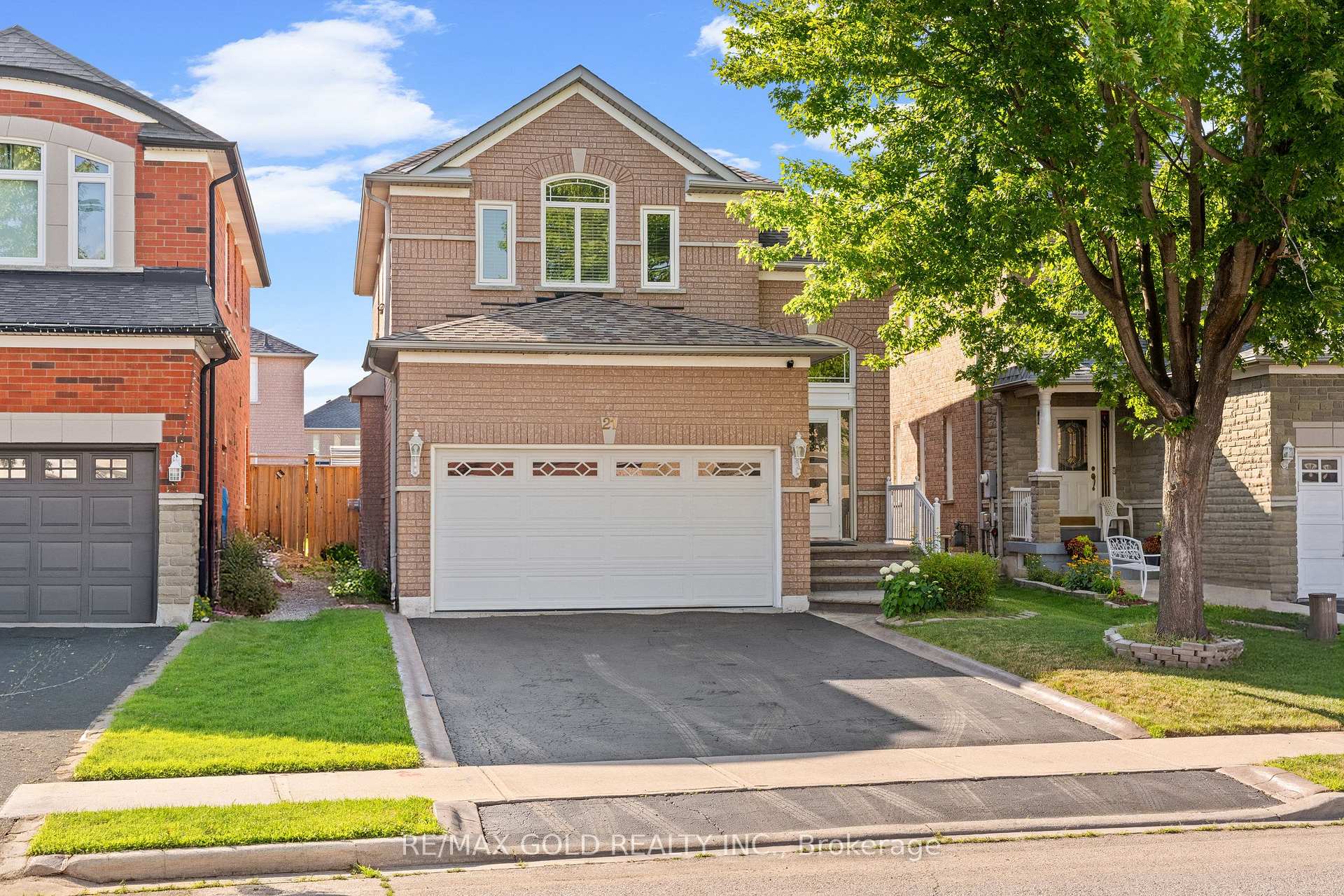 Photo 2 of 21 Pacific Wind Crescent, Brampton, Sandringham-Wellington — HOMEH