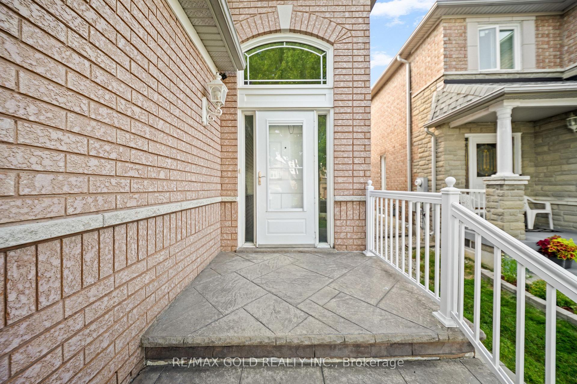 Photo 3 of 21 Pacific Wind Crescent, Brampton, Sandringham-Wellington — HOMEH